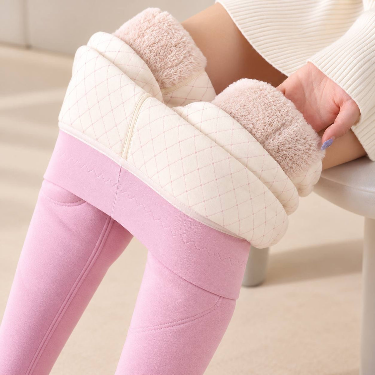 High-Waisted Quilted Pants With a Plush Interior – Pink