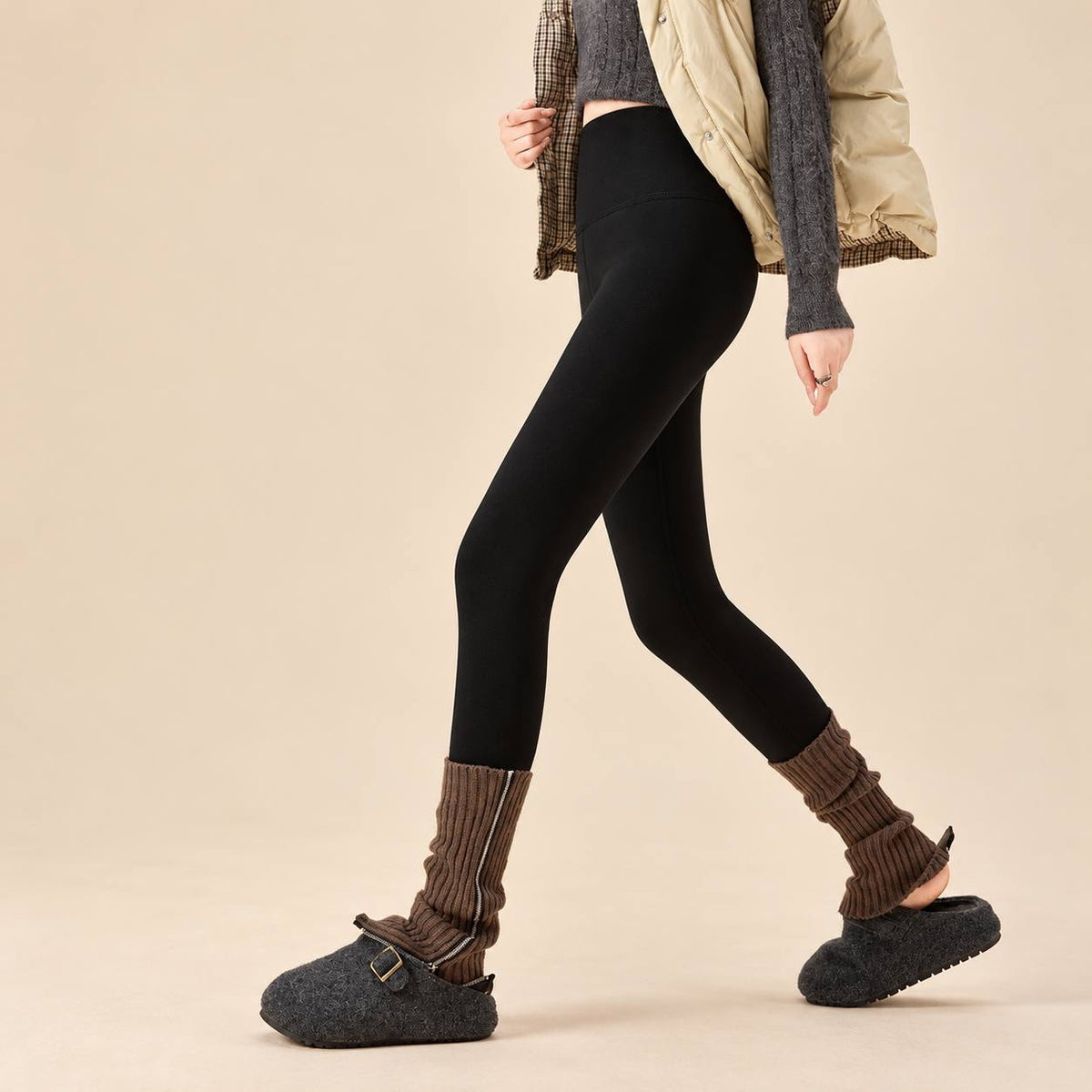 High Rise Slim Leggings With A Wide Waistband – Black