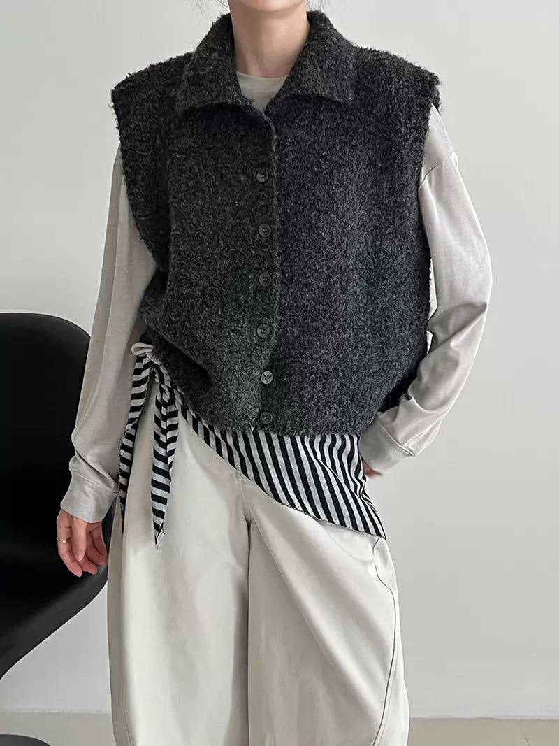 Textured Button-Front Vest With a Wide Foldover Collar – Charcoal
