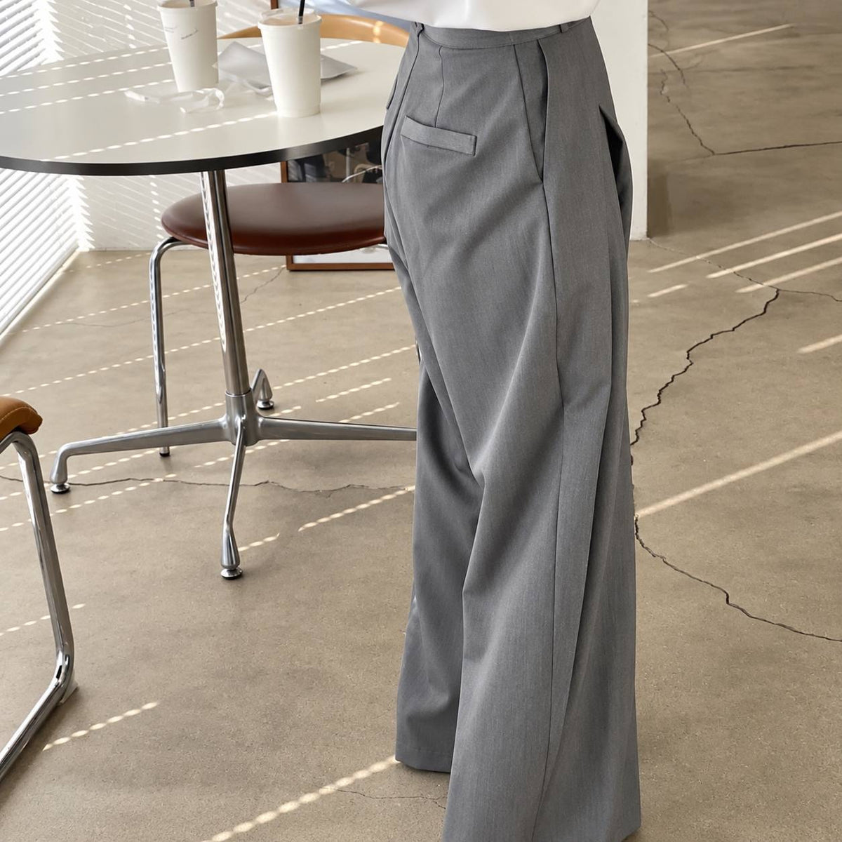 High-Waisted Pleated Wide-Leg Pants With Structured Waistband – Grey