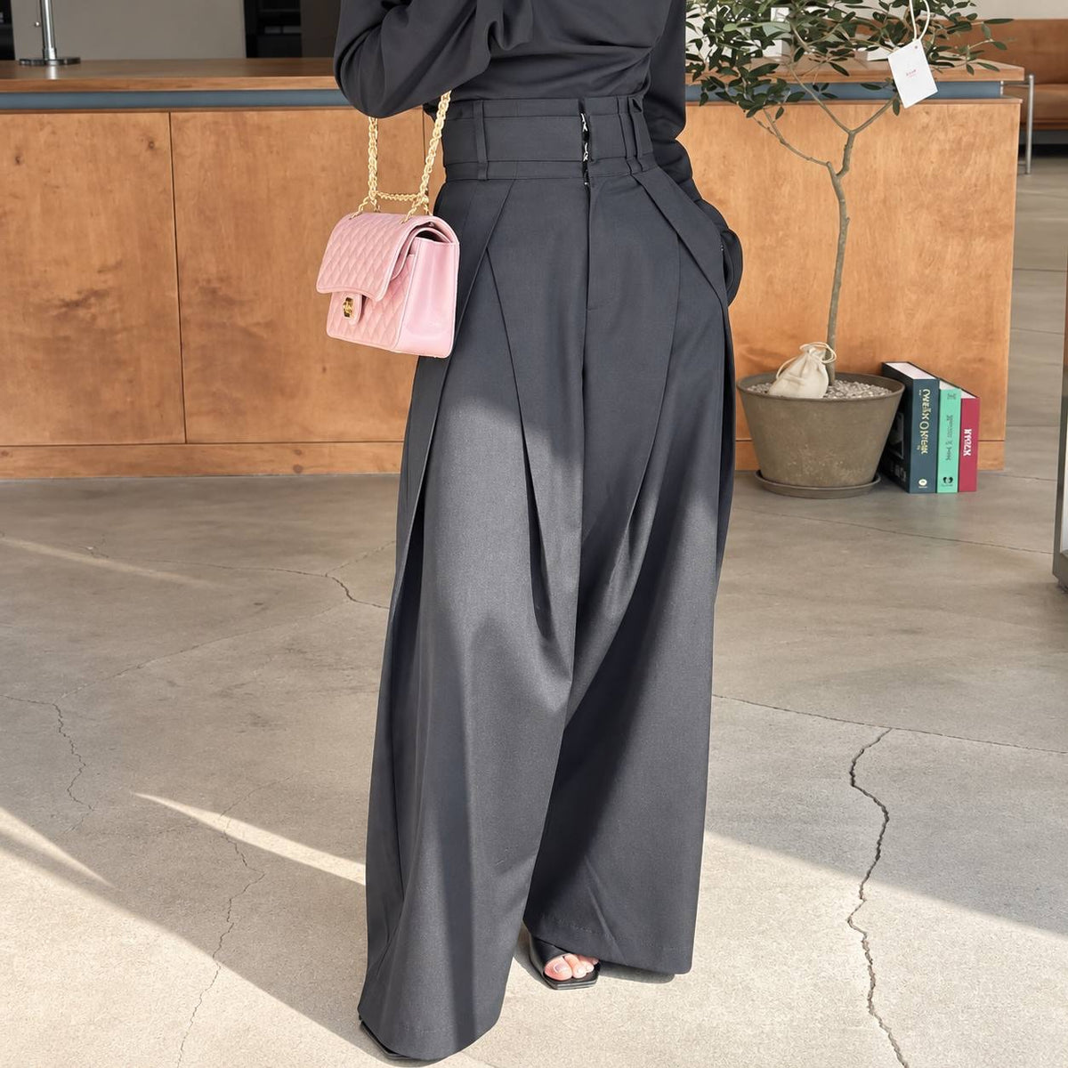 High-Waisted Pleated Wide-Leg Pants With Structured Waistband – Charcoal