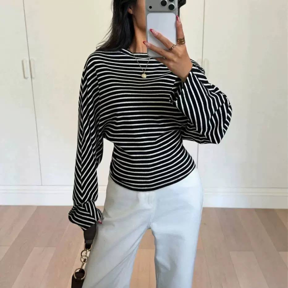 Striped Batwing Sleeve Sweater With a Fitted Waist – Black Striped